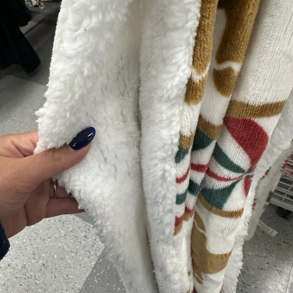Holiday Plush Throw Blanket - White and Green